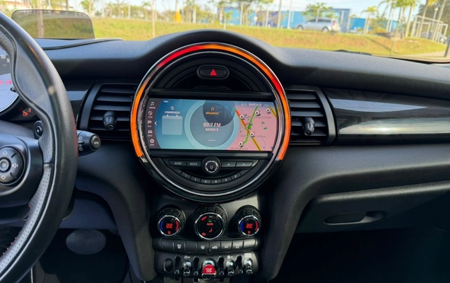 imagem-https://www.socarrao.com.br/sc-vehicle-images-prod/3785315/1789159284761-NzVkZTQ3MzYtNmM5NC00Mjg5LTgwZTUtYWE0MDM2NzRkNzlhLmpwZWc.jpeg