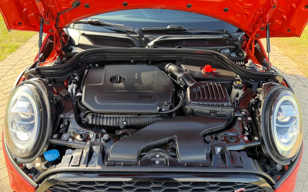 imagem-https://www.socarrao.com.br/sc-vehicle-images-prod/3785315/1789159285313-NGQ5ZGMzOTAtOWFiMi00OTIwLWJmZGUtMmE2YjkxMjE2NjE0LmpwZWc.jpeg