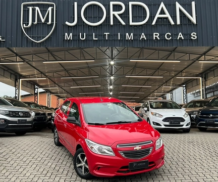 Chevrolet Onix 2015 Vermelho — foto 1 de 3
