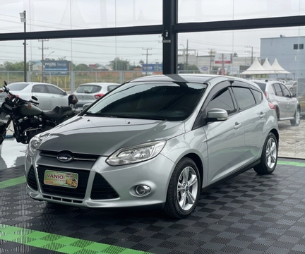 Ford Focus 2015 Prata — foto 1 de 3