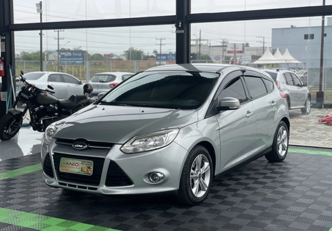 Ford Focus 2015 Prata — foto 1 de 3