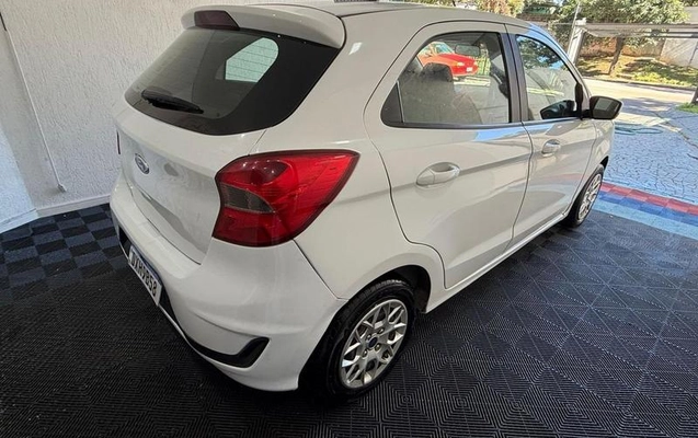 imagem-https://www.socarrao.com.br/sc-vehicle-images-prod/3785429/1789563307805-8469949_7_B_f82071724b.jpeg