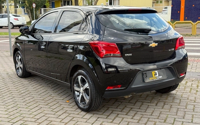 imagem-https://www.socarrao.com.br/sc-vehicle-images-prod/3785449/1789159614493-1_023056.jpg