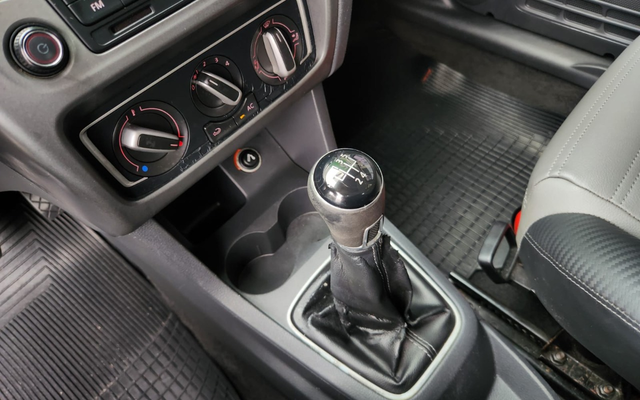 imagem-https://www.socarrao.com.br/sc-vehicle-images-prod/3785984/1789227721595-V2hhdHNBcHAgSW1hZ2UgMjAyNi0wOS0xMiBhdCAxMC41MS40NSAoMykuanBlZw.jpeg