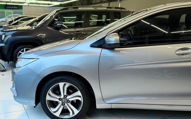 imagem-https://www.socarrao.com.br/sc-vehicle-images-prod/3786141/1789414014555-43fd921c363e49a182db5a8935c25ff0_1789158907793.jpg