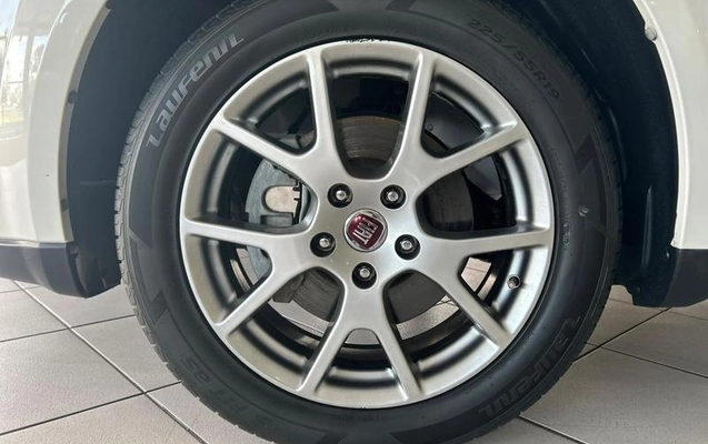 imagem-https://www.socarrao.com.br/sc-vehicle-images-prod/3787086/1789657790802-8467728_9_B_f00cfeb300.jpeg