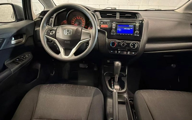 imagem-https://www.socarrao.com.br/sc-vehicle-images-prod/3790856/1789176071540-8346223_7_B_a00536146e.jpeg