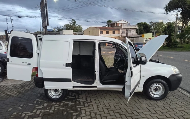 imagem-https://www.socarrao.com.br/sc-vehicle-images-prod/3792482/1789181420504-V2hhdHNBcHAgSW1hZ2UgMjAyNi0wOS0xMSBhdCAyMi40NS41NyAoMSkuanBlZw.jpeg