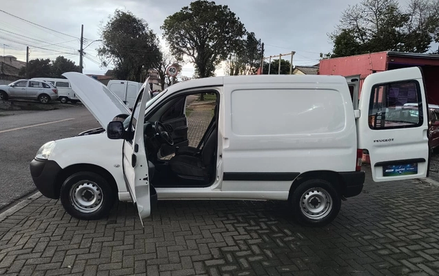 imagem-https://www.socarrao.com.br/sc-vehicle-images-prod/3792482/1789181420609-V2hhdHNBcHAgSW1hZ2UgMjAyNi0wOS0xMSBhdCAyMi40NS41Ny5qcGVn.jpeg
