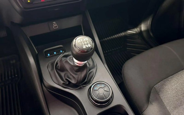 imagem-https://www.socarrao.com.br/sc-vehicle-images-prod/3793793/1789222192122-8469287_5_B_4a59682e53.jpeg