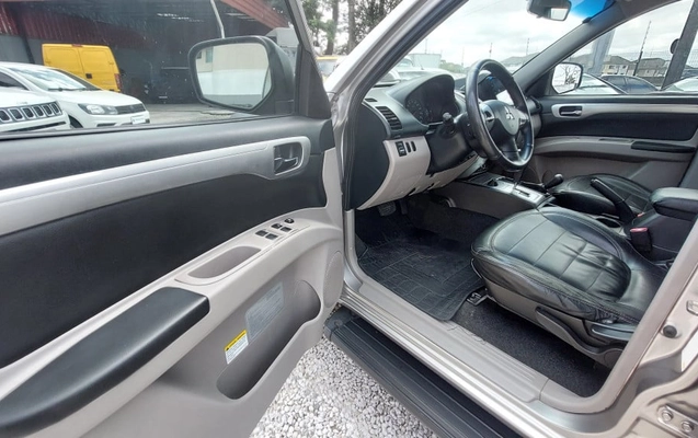 imagem-https://www.socarrao.com.br/sc-vehicle-images-prod/3793794/1789213202176-vehicle_image_1780514010_07409c343813fd0017bd3f9fb16bb02d.jpeg