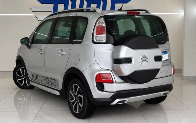 imagem-https://www.socarrao.com.br/sc-vehicle-images-prod/3793889/1789213467850-16_053558.jpg
