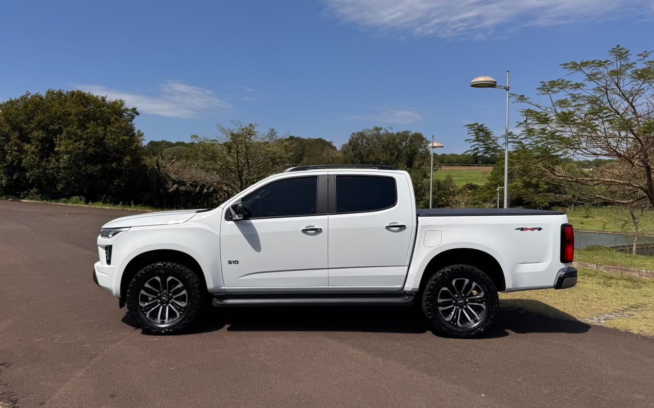 imagem-https://www.socarrao.com.br/sc-vehicle-images-prod/3793959/1789213687535-V2hhdHNBcHAgSW1hZ2UgMjAyNi0wOS0xMSBhdCAxNS4yNC40MyAoMikuanBlZw.jpeg
