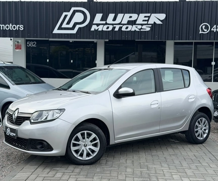 Renault Sandero 2017 Prata — foto 1 de 3