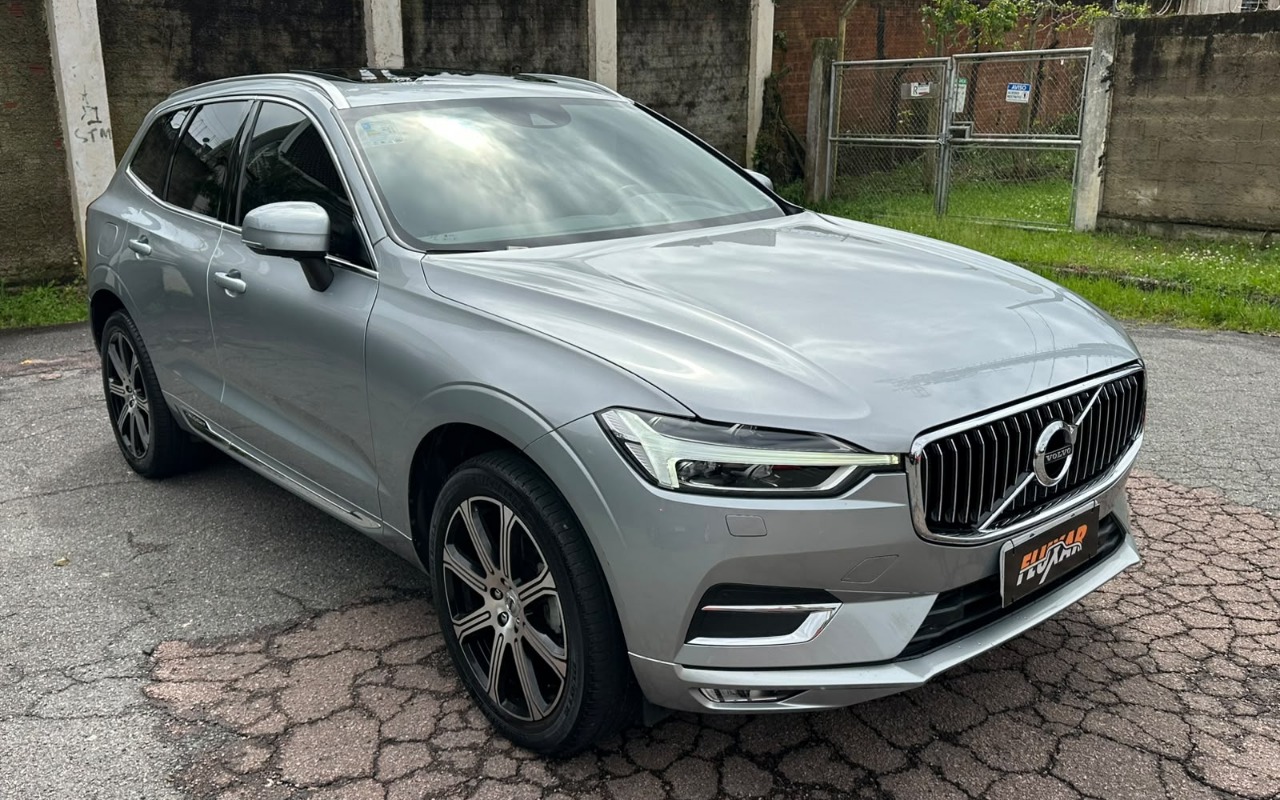 Volvo XC60 2018 Prata — foto 1 de 3