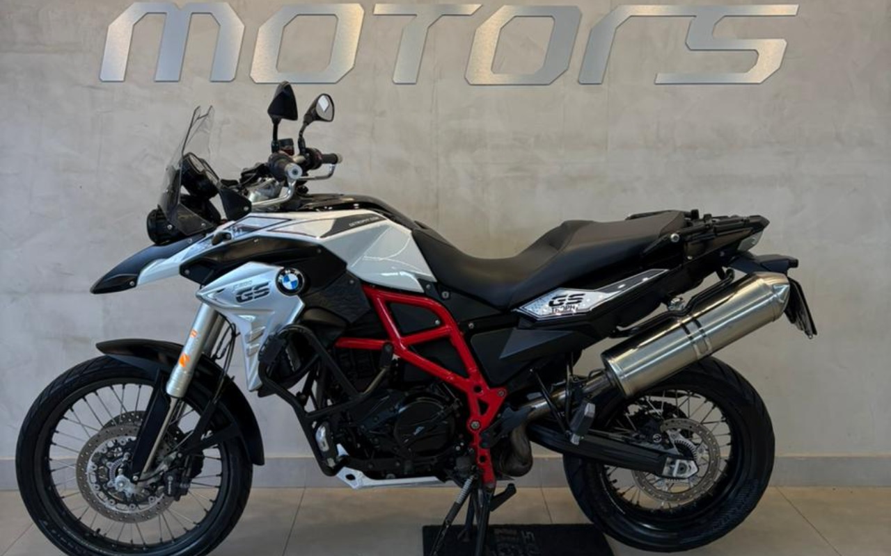 imagem-https://www.socarrao.com.br/sc-vehicle-images-prod/3794238/1789220612625-V2hhdHNBcHAgSW1hZ2UgMjAyNi0wOS0xMSBhdCAxNy4zOS4yMSAoMSkuanBlZw.jpeg