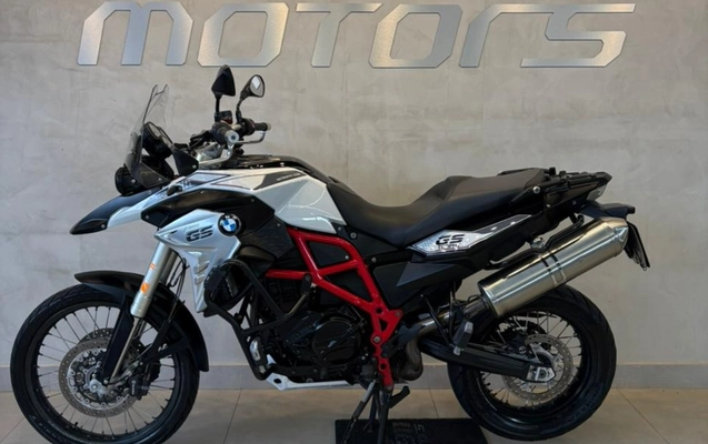 imagem-https://www.socarrao.com.br/sc-vehicle-images-prod/3794238/1789220612625-V2hhdHNBcHAgSW1hZ2UgMjAyNi0wOS0xMSBhdCAxNy4zOS4yMSAoMSkuanBlZw.jpeg