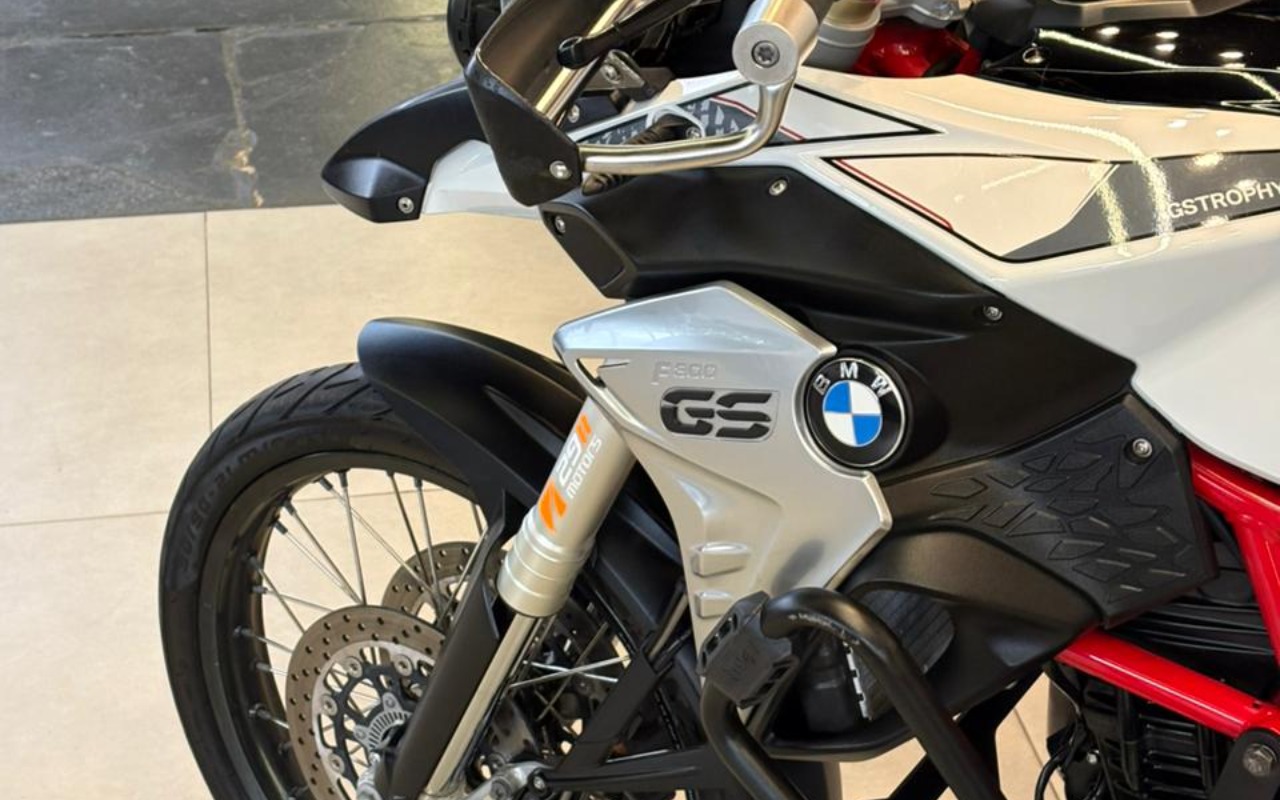 imagem-https://www.socarrao.com.br/sc-vehicle-images-prod/3794238/1789220612764-V2hhdHNBcHAgSW1hZ2UgMjAyNi0wOS0xMSBhdCAxNy4zOS4xOSAoMSkuanBlZw.jpeg