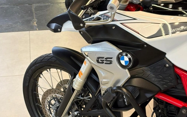 imagem-https://www.socarrao.com.br/sc-vehicle-images-prod/3794238/1789220612764-V2hhdHNBcHAgSW1hZ2UgMjAyNi0wOS0xMSBhdCAxNy4zOS4xOSAoMSkuanBlZw.jpeg
