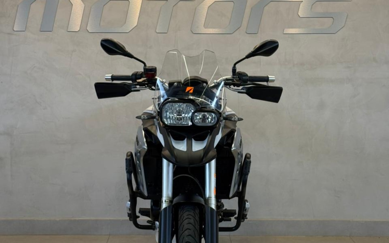 imagem-https://www.socarrao.com.br/sc-vehicle-images-prod/3794238/1789220612935-V2hhdHNBcHAgSW1hZ2UgMjAyNi0wOS0xMSBhdCAxNy4zOS4yMCAoMSkuanBlZw.jpeg