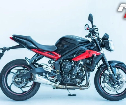 Triumph STREET TRIPLE 675R 2015 Preto — foto 1 de 3