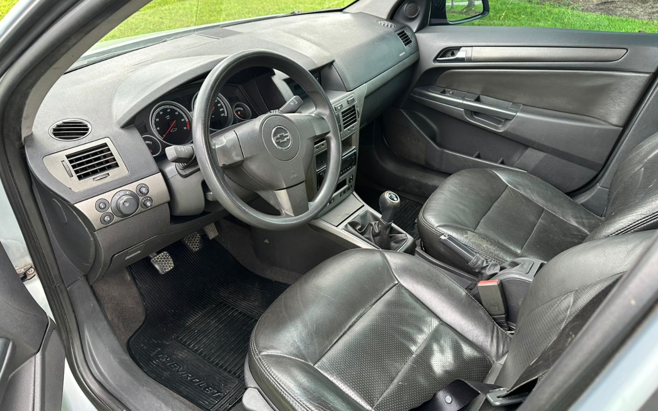 imagem-https://www.socarrao.com.br/sc-vehicle-images-prod/3794286/1789221610082-MDE3YjI0MWEtNTY2OC00NGNmLWJlMWMtMzBiZTRkODFkMTRjLmpwZWc.jpeg