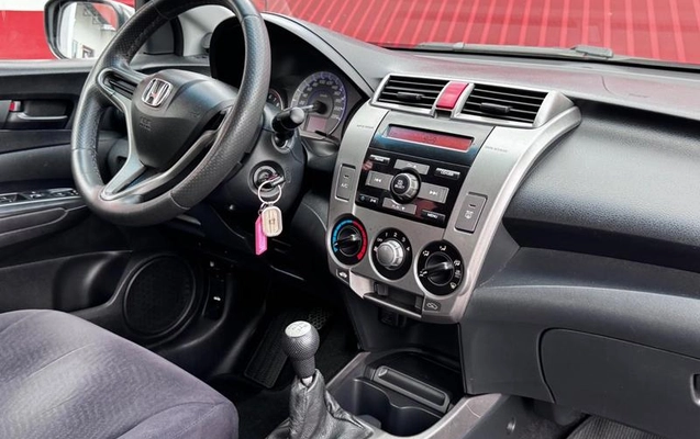 imagem-https://www.socarrao.com.br/sc-vehicle-images-prod/3794294/1789221782623-8461595_7_B_8dd1abb997.jpeg