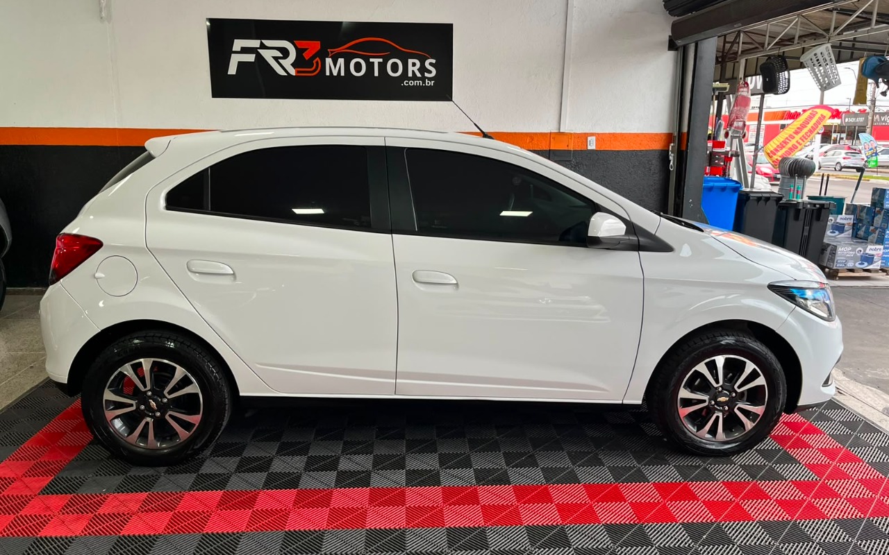 imagem-https://www.socarrao.com.br/sc-vehicle-images-prod/3794295/1789221816263-V2hhdHNBcHAgSW1hZ2UgMjAyNi0wOC0yNSBhdCAwOS4wNS4zNCAoNikuanBlZw.jpeg