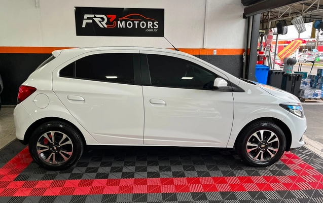 imagem-https://www.socarrao.com.br/sc-vehicle-images-prod/3794295/1789221816263-V2hhdHNBcHAgSW1hZ2UgMjAyNi0wOC0yNSBhdCAwOS4wNS4zNCAoNikuanBlZw.jpeg