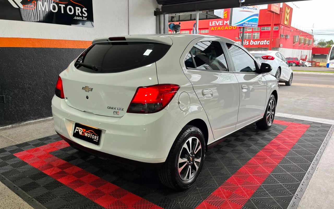 imagem-https://www.socarrao.com.br/sc-vehicle-images-prod/3794295/1789221816338-V2hhdHNBcHAgSW1hZ2UgMjAyNi0wOC0yNSBhdCAwOS4wNS4zMyAoMykuanBlZw.jpeg