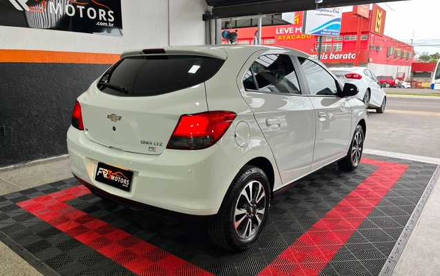 imagem-https://www.socarrao.com.br/sc-vehicle-images-prod/3794295/1789221816338-V2hhdHNBcHAgSW1hZ2UgMjAyNi0wOC0yNSBhdCAwOS4wNS4zMyAoMykuanBlZw.jpeg