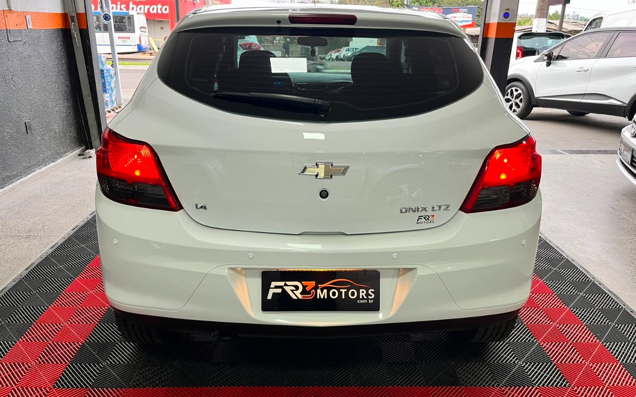 imagem-https://www.socarrao.com.br/sc-vehicle-images-prod/3794295/1789221816463-V2hhdHNBcHAgSW1hZ2UgMjAyNi0wOC0yNSBhdCAwOS4wNS4zMyAoNCkuanBlZw.jpeg