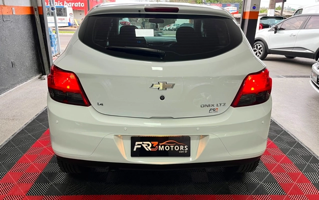 imagem-https://www.socarrao.com.br/sc-vehicle-images-prod/3794295/1789221816463-V2hhdHNBcHAgSW1hZ2UgMjAyNi0wOC0yNSBhdCAwOS4wNS4zMyAoNCkuanBlZw.jpeg