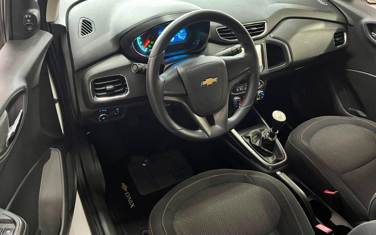 imagem-https://www.socarrao.com.br/sc-vehicle-images-prod/3794295/1789221816722-V2hhdHNBcHAgSW1hZ2UgMjAyNi0wOC0yNSBhdCAwOS4wNS4zMiAoMykuanBlZw.jpeg