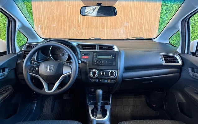 imagem-https://www.socarrao.com.br/sc-vehicle-images-prod/3794367/1789222828081-8429399_13_B_fb3b3e8150.jpeg