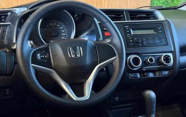 imagem-https://www.socarrao.com.br/sc-vehicle-images-prod/3794367/1789222828084-8429399_7_B_3d4f1d97a9.jpeg