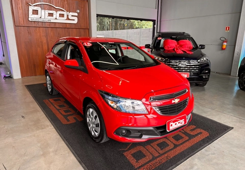 Chevrolet Onix 2015 Vermelho — foto 1 de 3