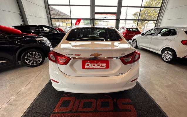 imagem-https://www.socarrao.com.br/sc-vehicle-images-prod/3794399/1789223356793-7ccad690-c108-4fd8-9178-db7d5b8cc833.jpg