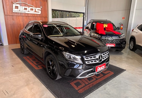 Mercedes-Benz GLA 200 2018 Preto — foto 1 de 3