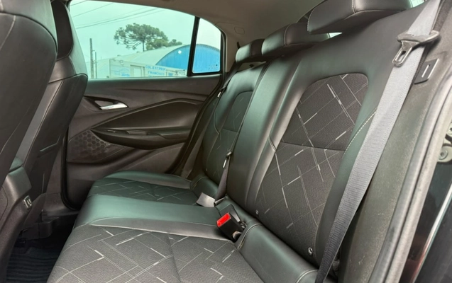 imagem-https://www.socarrao.com.br/sc-vehicle-images-prod/3794523/1789225973167-4_015731.jpg