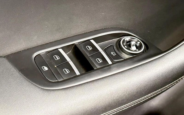imagem-https://www.socarrao.com.br/sc-vehicle-images-prod/3794598/1791480921339-8471210_1_B_a2da994dc1.jpeg