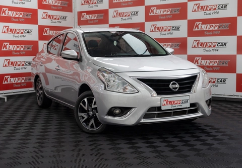 Nissan VERSA 2016 Prata — foto 1 de 3