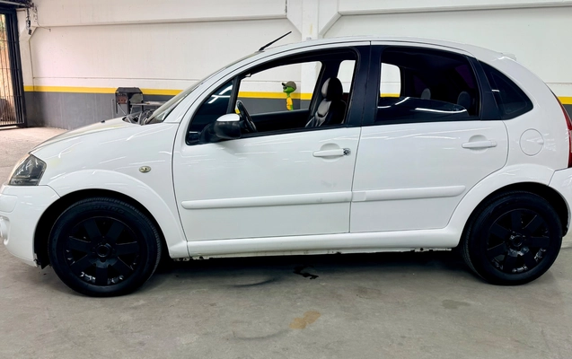 imagem-https://www.socarrao.com.br/sc-vehicle-images-prod/3794930/1789241687090-cb38bde5daf145faa8d68df387bd86c5_1789241414130.jpg