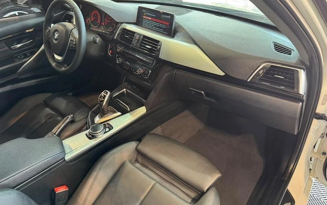 imagem-https://www.socarrao.com.br/sc-vehicle-images-prod/3794961/1789999785425-8471969_15_B_32af67dbe3.jpeg