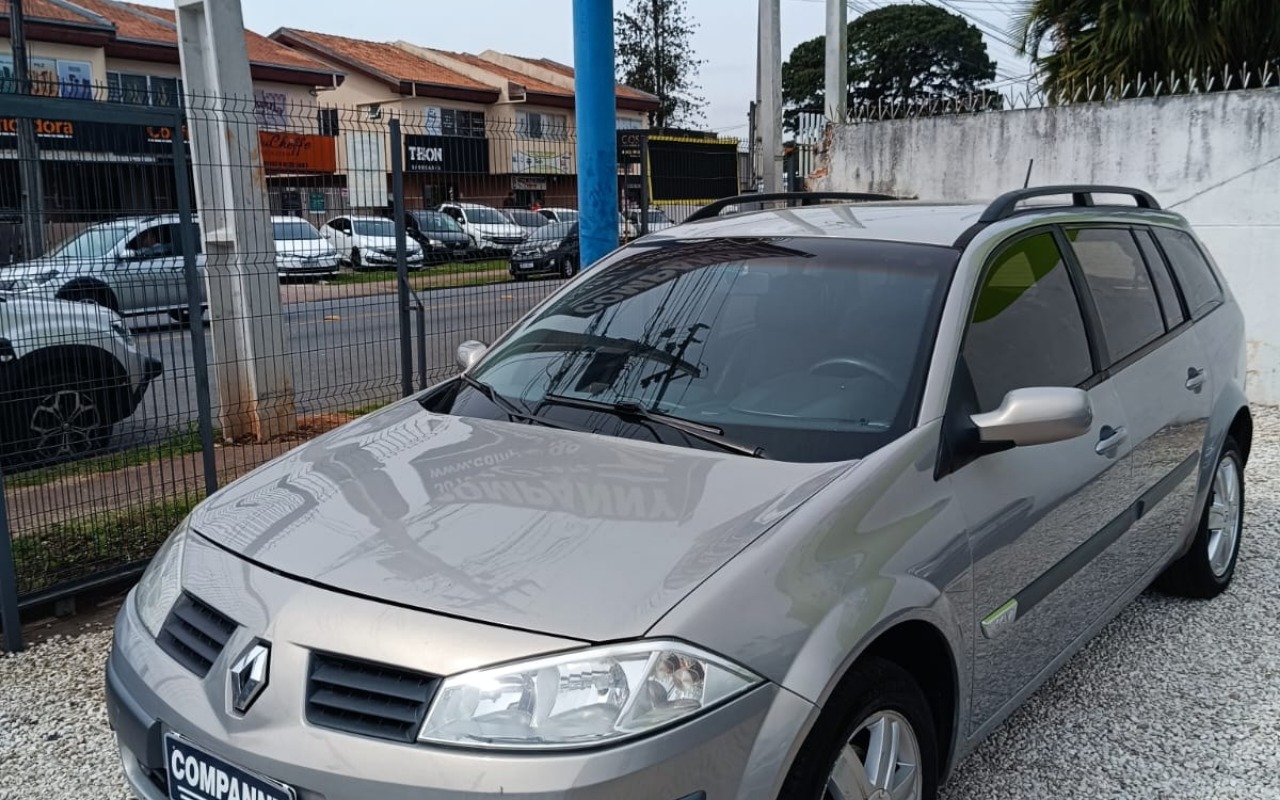 Renault Megane 2009 Prata — foto 1 de 3