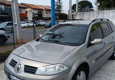 Renault Megane 2009 Prata — foto 1 de 3