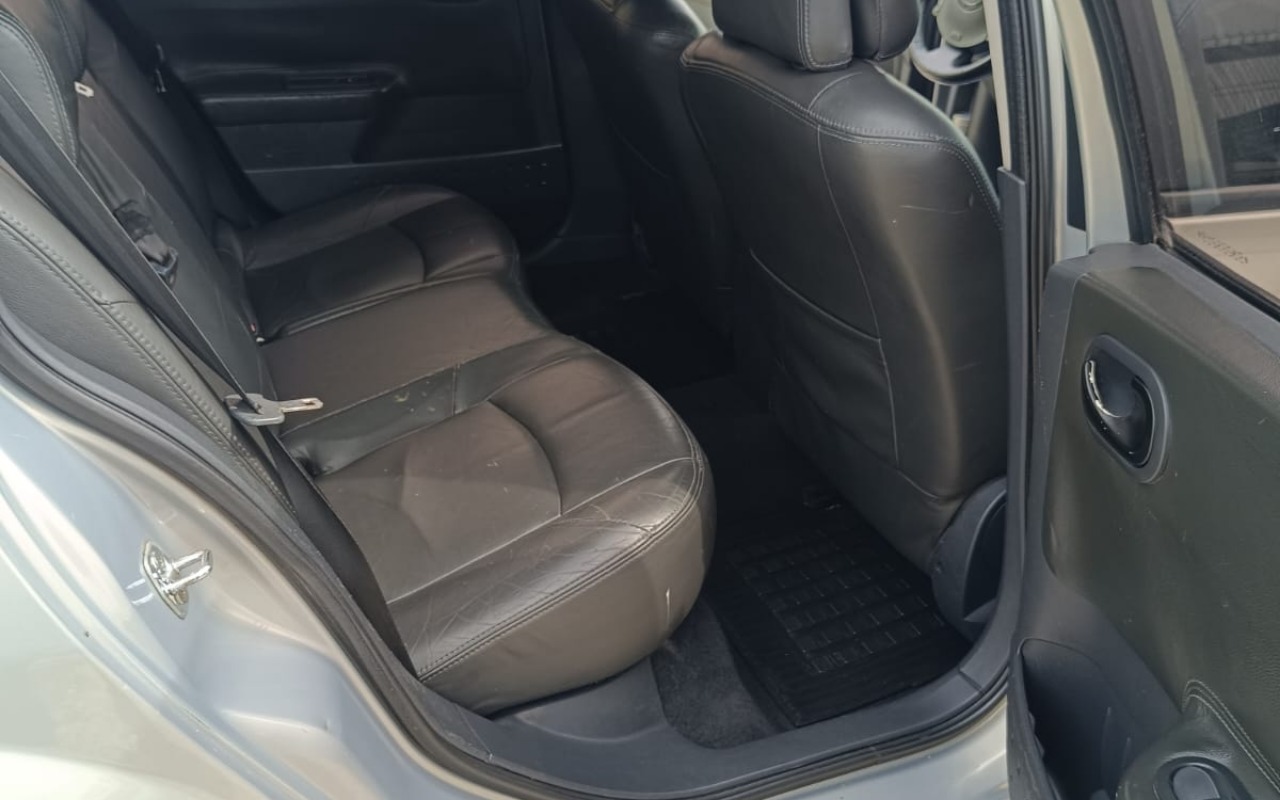 imagem-https://www.socarrao.com.br/sc-vehicle-images-prod/3794966/1789234228061-V2hhdHNBcHAgSW1hZ2UgMjAyNi0wOS0xMiBhdCAxMy40OS4yMSAoMSkuanBlZw.jpeg