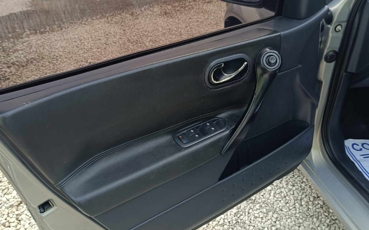 imagem-https://www.socarrao.com.br/sc-vehicle-images-prod/3794966/1789234228132-V2hhdHNBcHAgSW1hZ2UgMjAyNi0wOS0xMiBhdCAxMy40OS4yMyAoMSkuanBlZw.jpeg