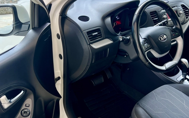 imagem-https://www.socarrao.com.br/sc-vehicle-images-prod/3795016/1789235151473-SU1HXzM0NDEuanBn.jpg