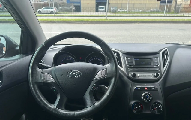 imagem-https://www.socarrao.com.br/sc-vehicle-images-prod/3795057/1789235818904-V2hhdHNBcHAgSW1hZ2UgMjAyNi0wOS0xMSBhdCAxNS4xMi40OCAoMSkuanBlZw.jpeg